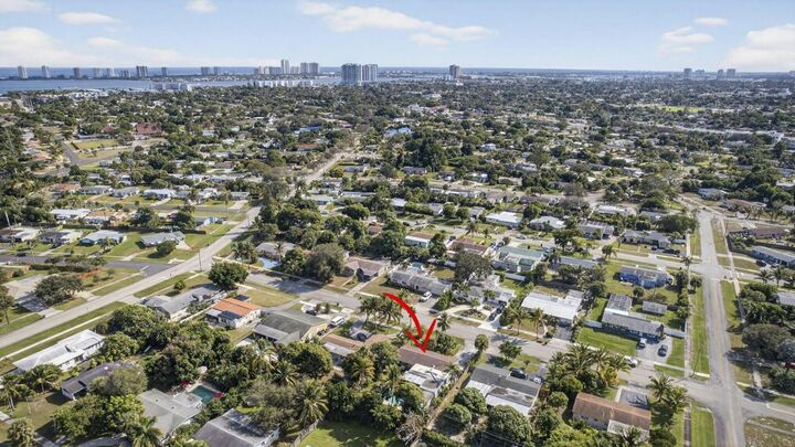 Property Photo: 729 W Kalmia Drive FL 33403