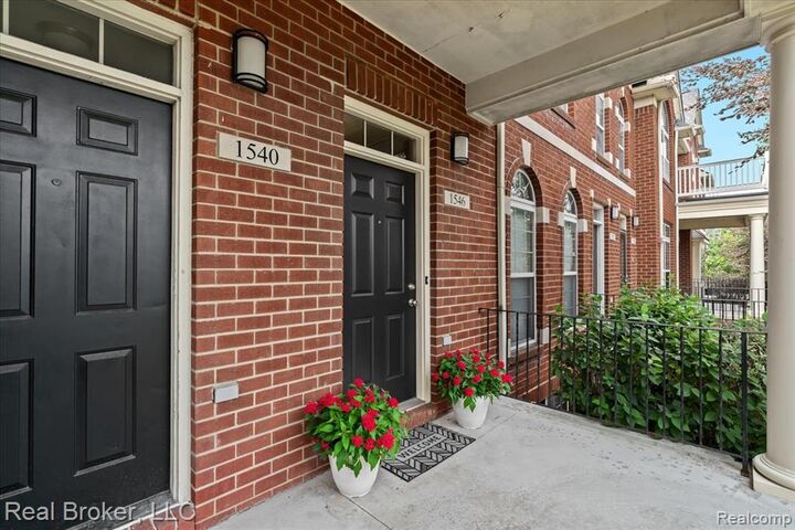 Property Photo:  1546 Devon Lane  MI 48084 