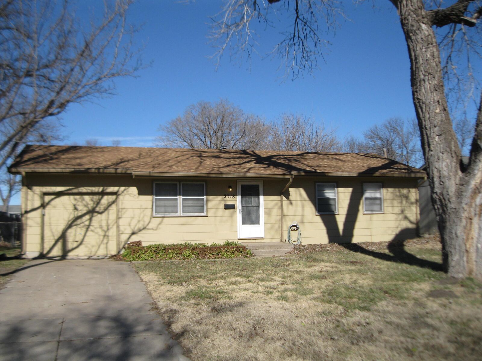 Property Photo:  2318 W Heuett  KS 67217-2055 