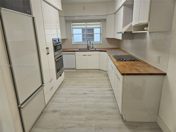 Property Photo: 1070 N Shore Dr FL 33141