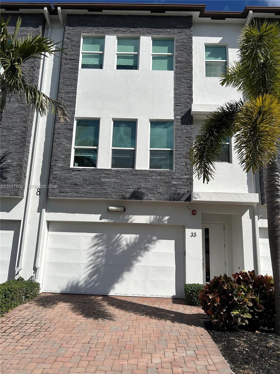 Property Photo: 2900 NE 12th Ter 33 FL 33334