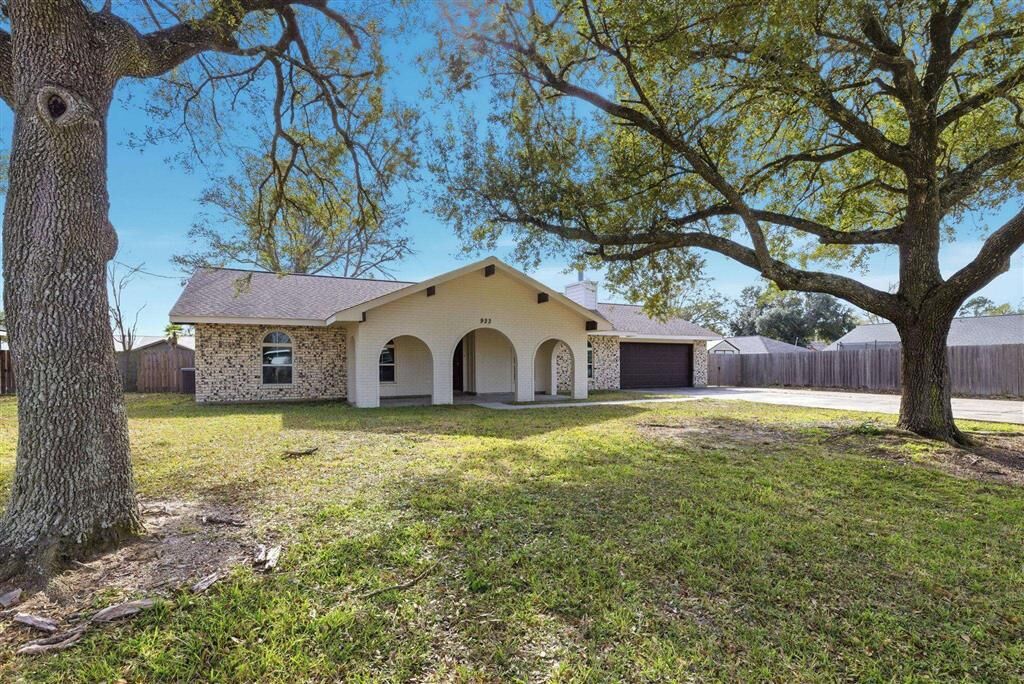 Property Photo:  923 Southfield Road  LA 70605 