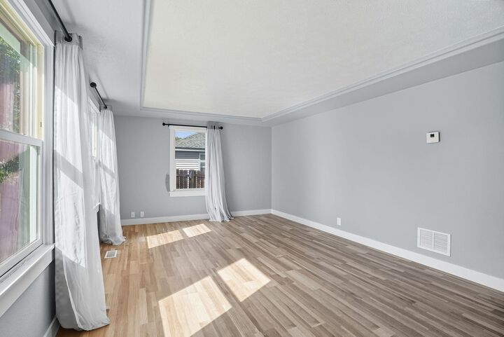 Property Photo:  2212 W Queen Ave  WA 99205 