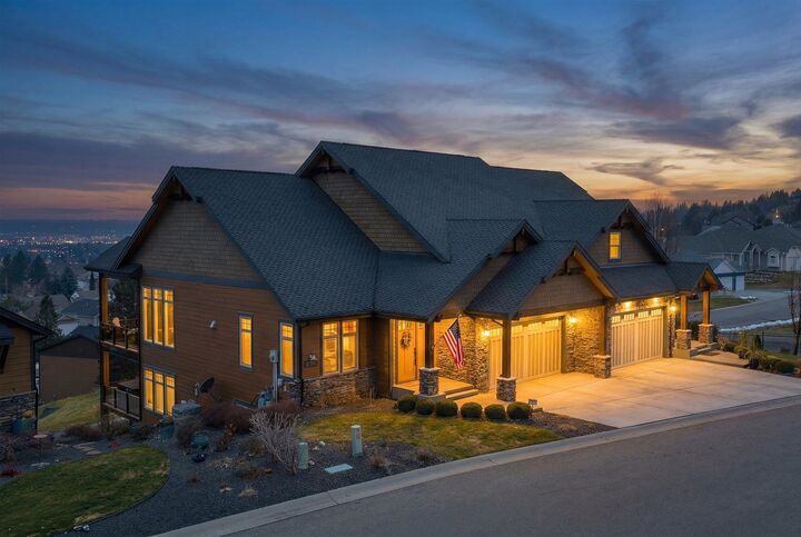 Property Photo:  8926 E Courtview Ln  WA 99217 