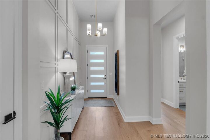 Property Photo:  1207 N 71st Place  OK 74014 