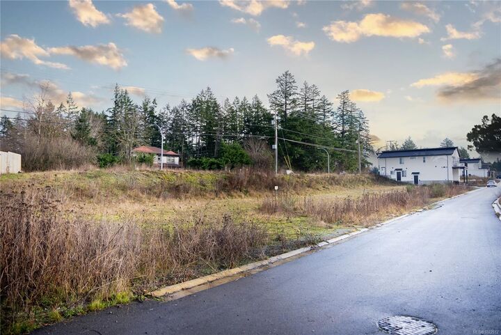 Property Photo:  863 Old Victoria Rd  BC V9R 5Z9 