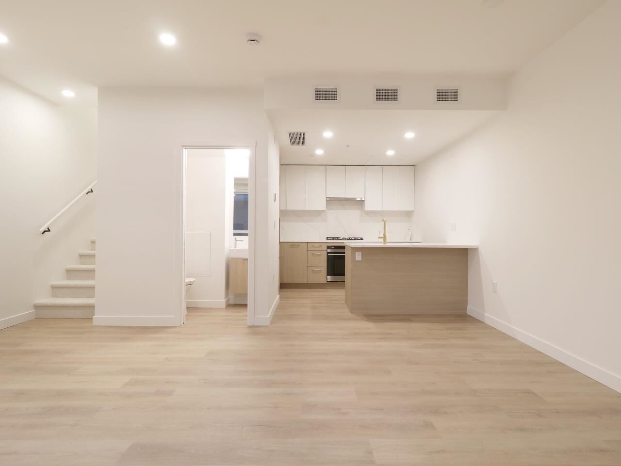 Property Photo: 390 Guilby Street 112 BC V3K 0J8