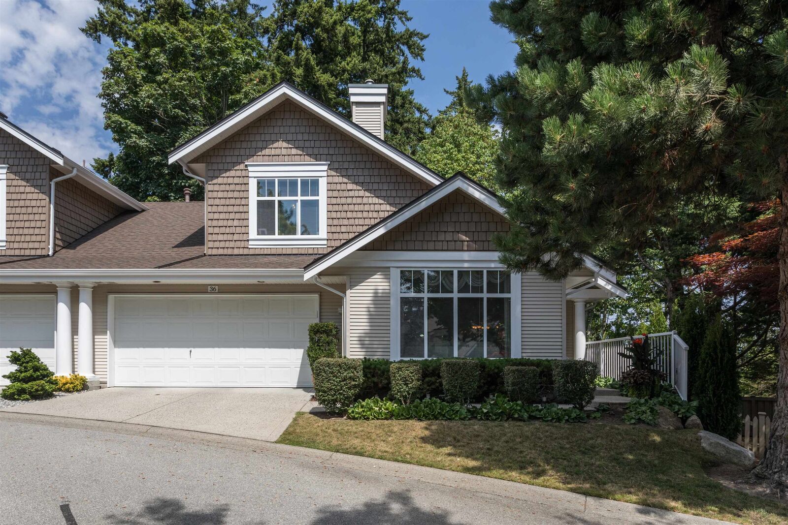 Photo de la propriété:  14877 33 Avenue 36  BC V4P 3A3 