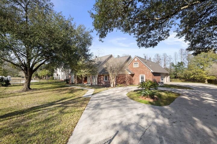 Property Photo: 18616 Perkins Rd LA 70769