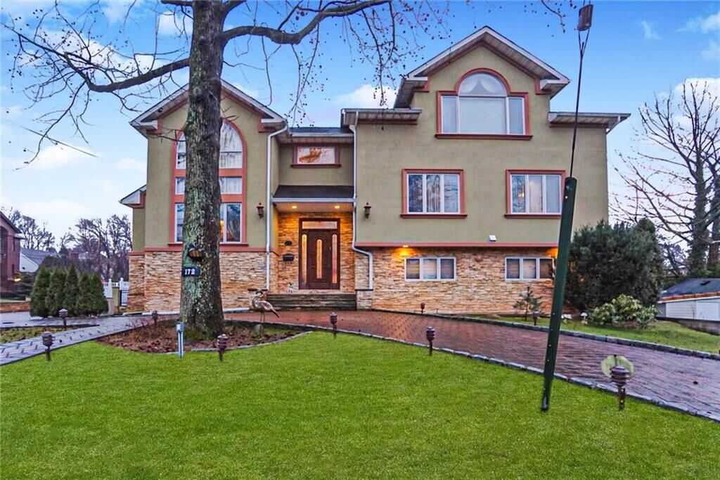 Property Photo:  172 Coventry Road  NY 10304 