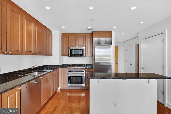 Property Photo:  6820 Wisconsin Avenue 5004  MD 20815 