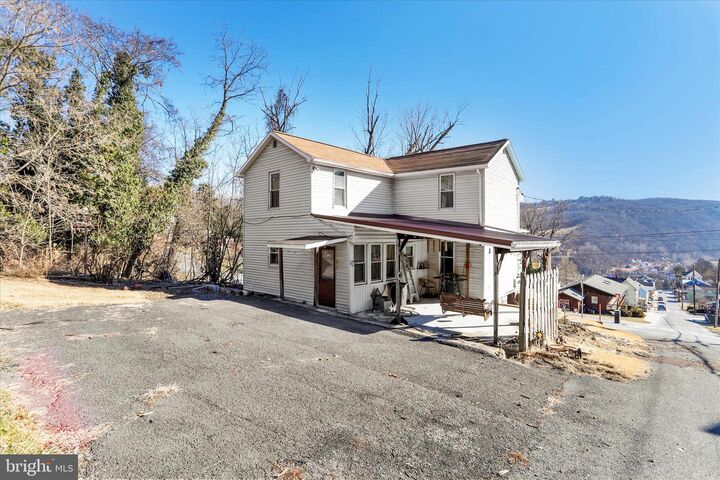 Property Photo:  301 Poplar Street  MD 21562 
