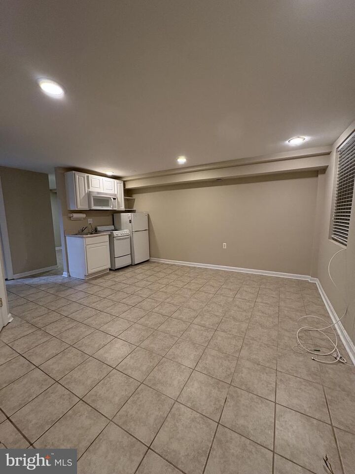 Property Photo:  1170 Abbey Place NE B  DC 20002 