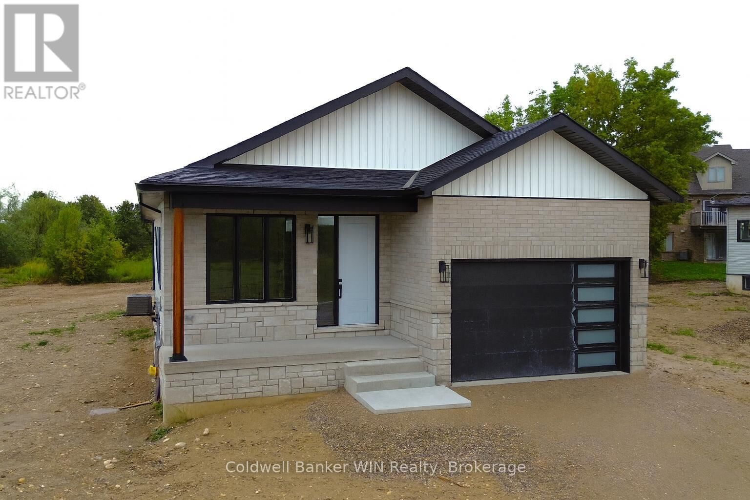 Property Photo:  647 Martin Street  ON N0G 2L3 