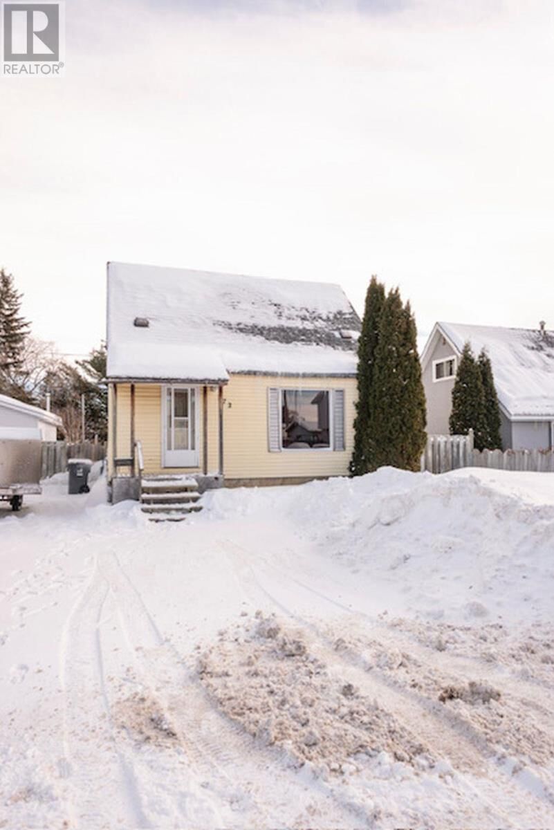 Photo de la propriété: 372 Grenville Ave ON P7A 2B8