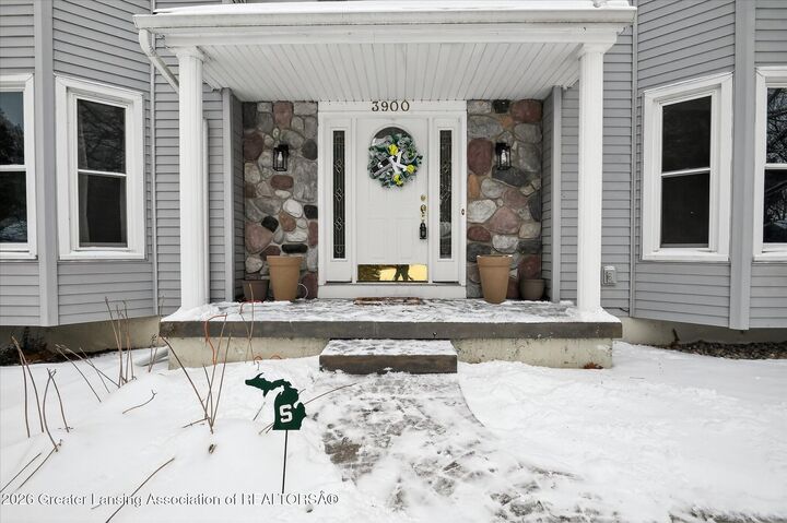 Property Photo:  3900 Bayberry Lane  MI 48911 
