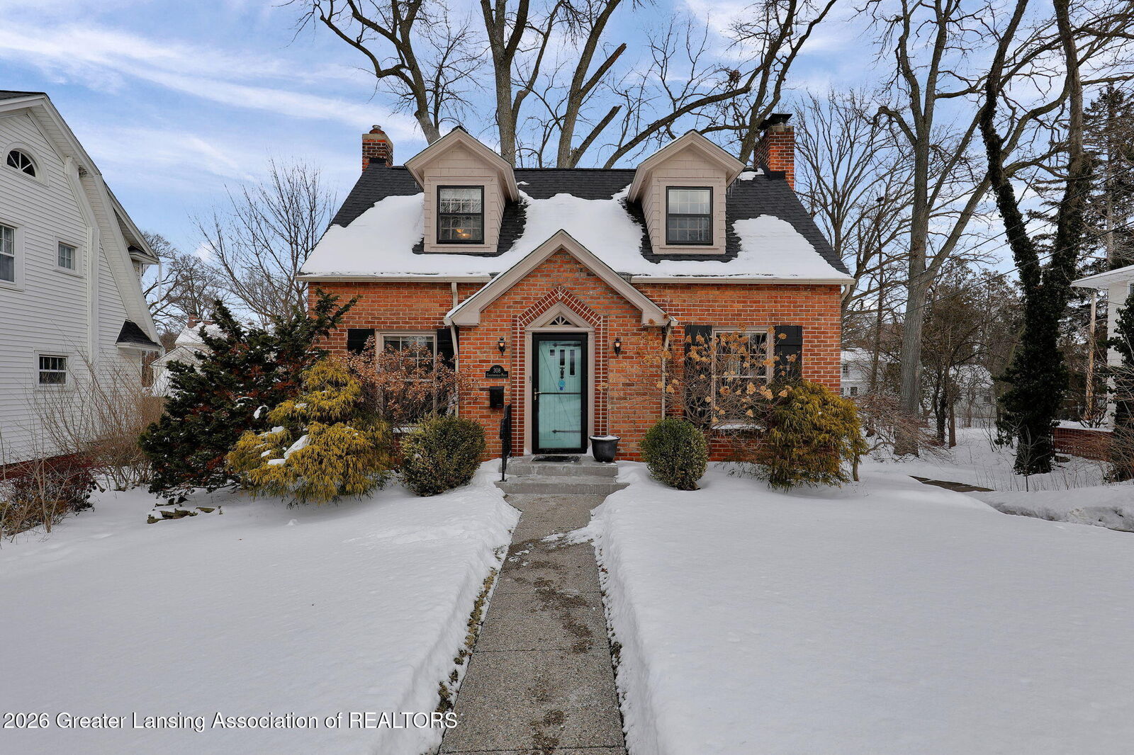 Property Photo:  308 Chesterfield Parkway  MI 48823 