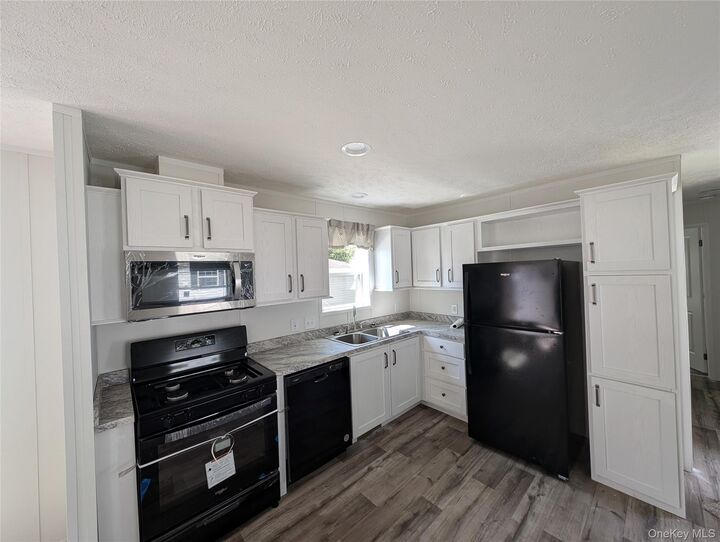 Property Photo:  11 Square Hill Road #27  NY 12553 