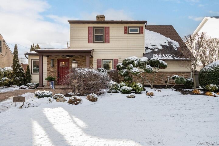 Property Photo:  16 Dahlia Lane  NY 11793 