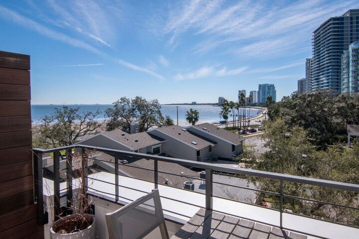 Property Photo: 2810 W Barcelona Street FL 33629