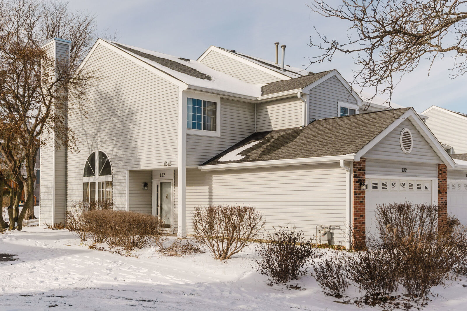 Property Photo:  122 Brittany Drive  IL 60107 