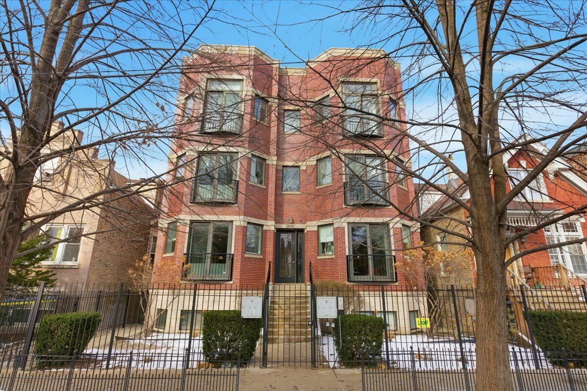 Property Photo:  2038 W Iowa Street 3E  IL 60622 