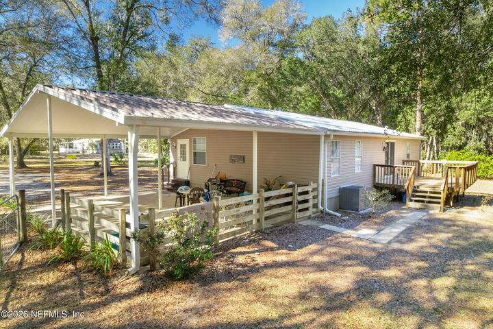 Property Photo: 124 Idlewood Acres Road FL 32181