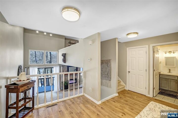 Property Photo:  13 Village Way 4  NJ 07462 