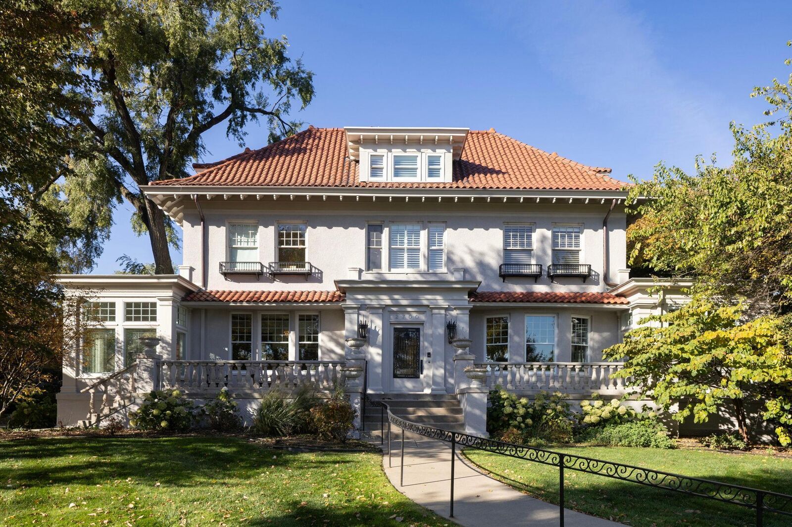 Property Photo:  2700 W Lake Of The Isles Parkway  MN 55416 