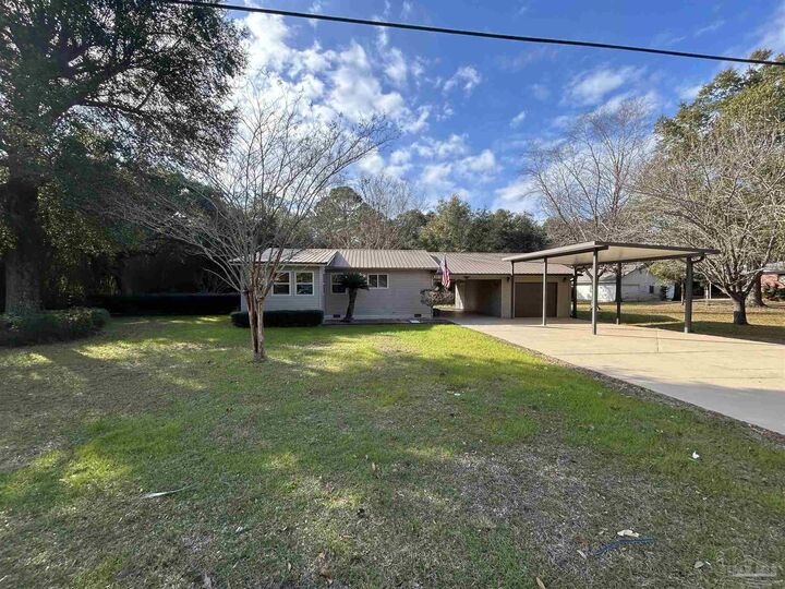 Property Photo:  8601 Redwing Dr  FL 32534 
