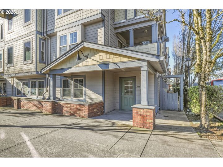 Property Photo: 9837 NE Irving St #302 OR 97220