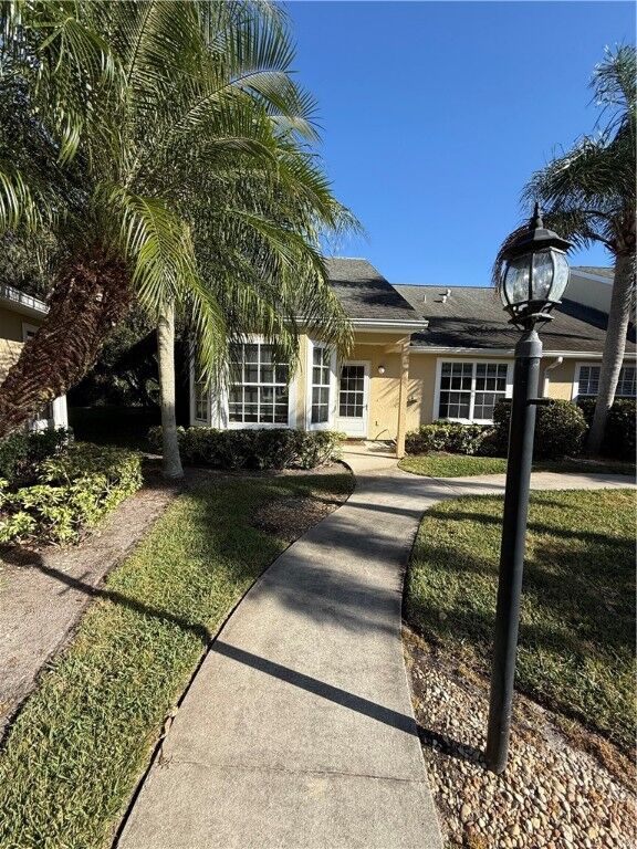 Property Photo:  1845 Waterford Drive 5  FL 32966 