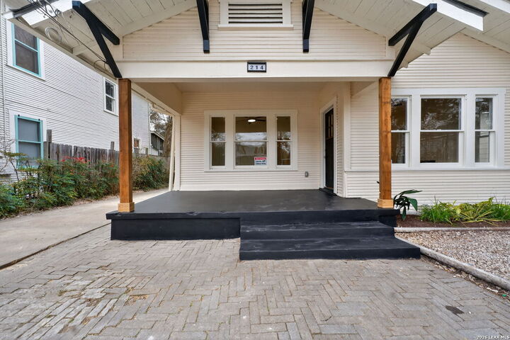 Property Photo: 214 Ira TX 78209