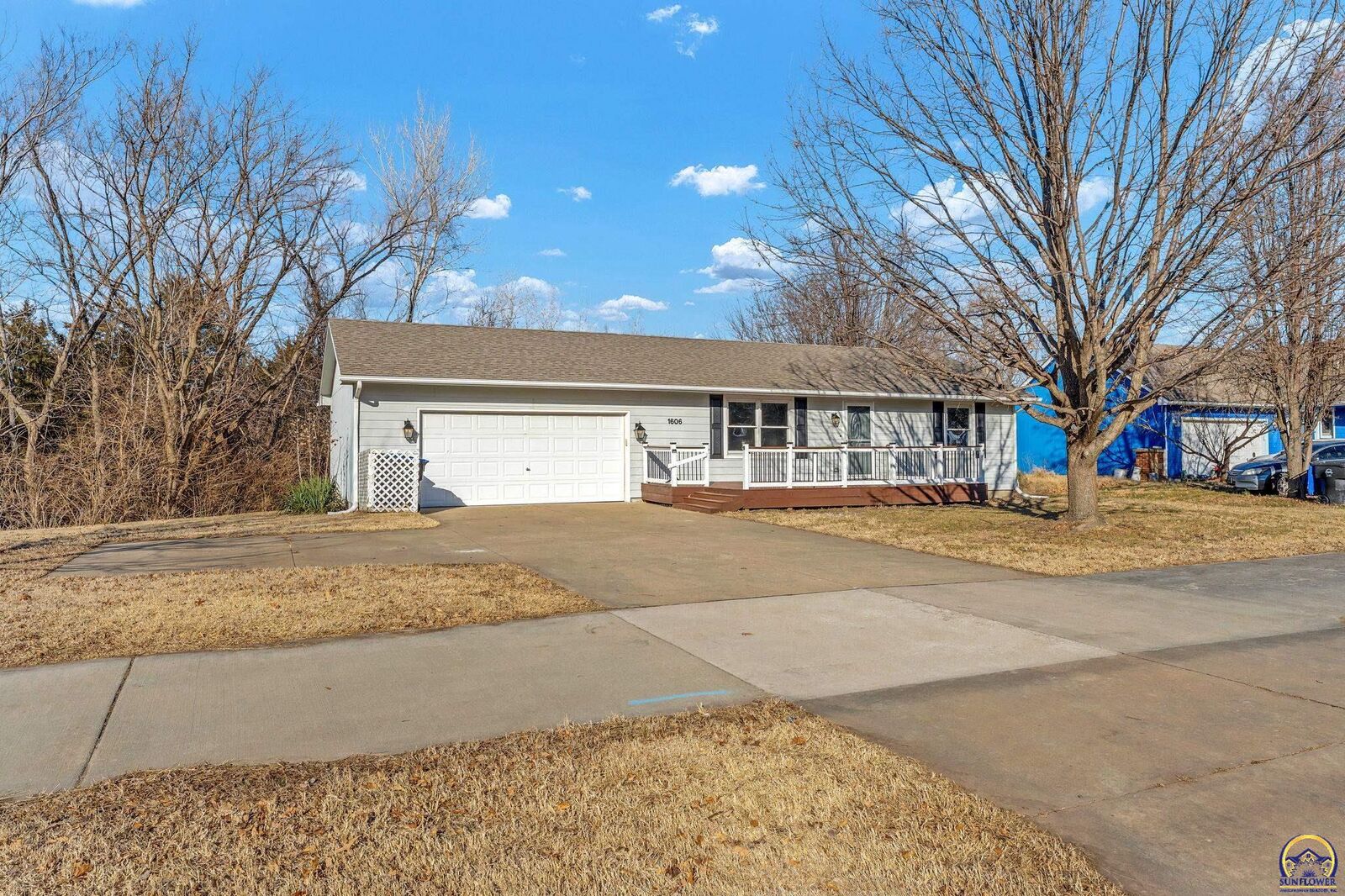 Property Photo:  1606 SE 37th St  KS 66605 