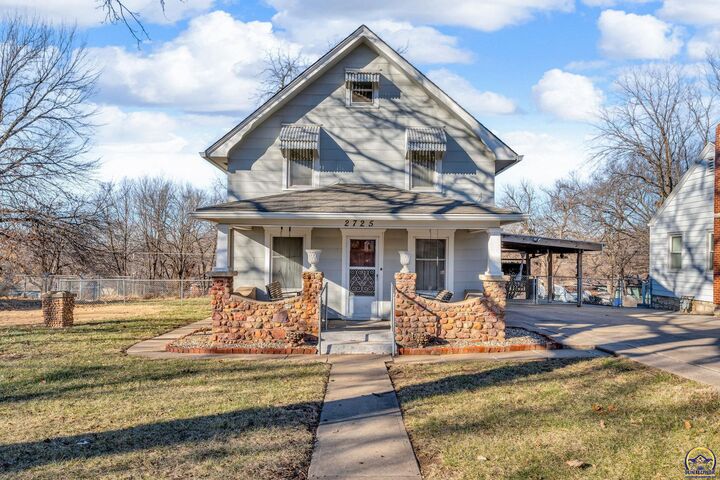 Property Photo:  2725 SE Pennsylvania Ave  KS 66605 