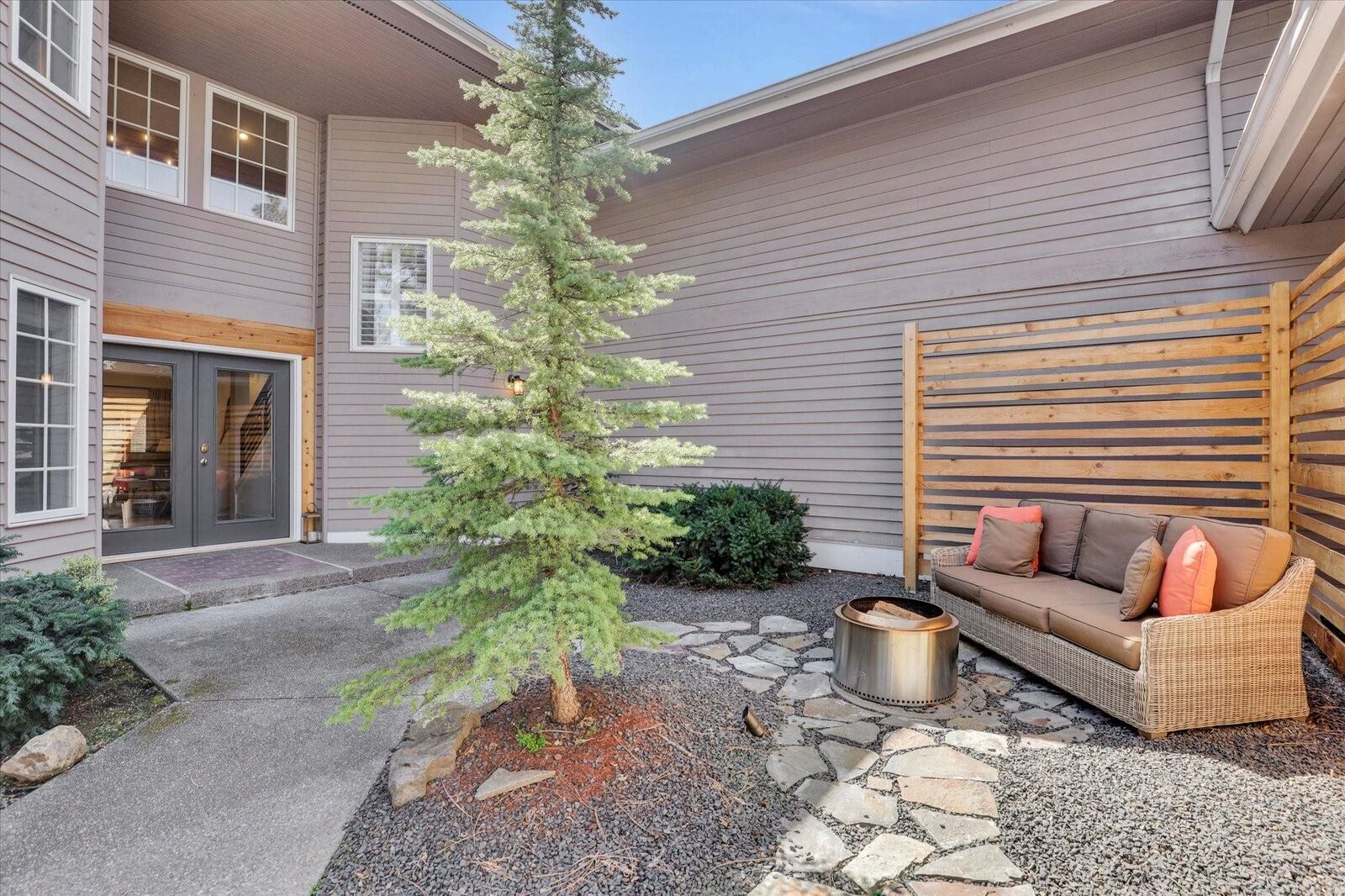 Property Photo: 731 E Inverness Ln WA 99223