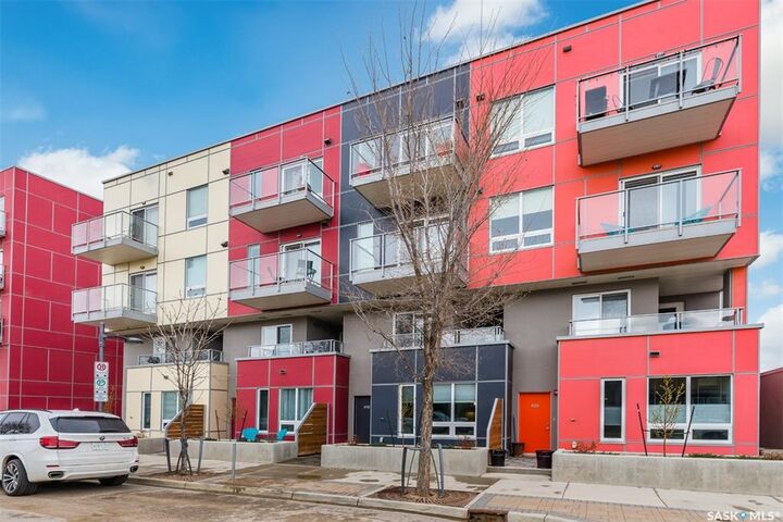 Property Photo: 418 C Avenue S SK S7M 1N6