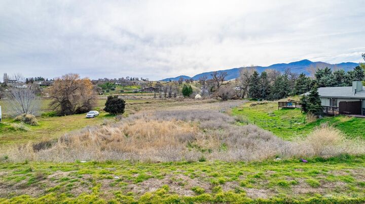 Property Photo:  20816 Crest Drive  CA 93561 