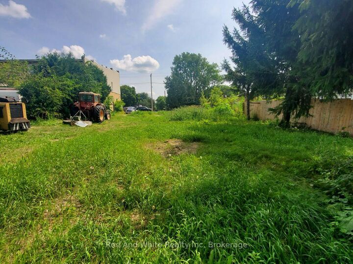 527 Florence Road — photo 1