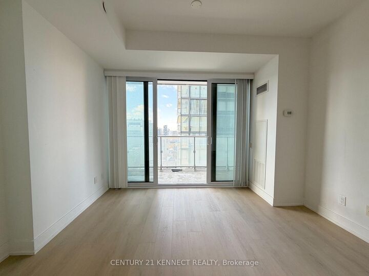 Photo de la propriété:  7 Grenville Street 2413  ON M4Y 0E9 