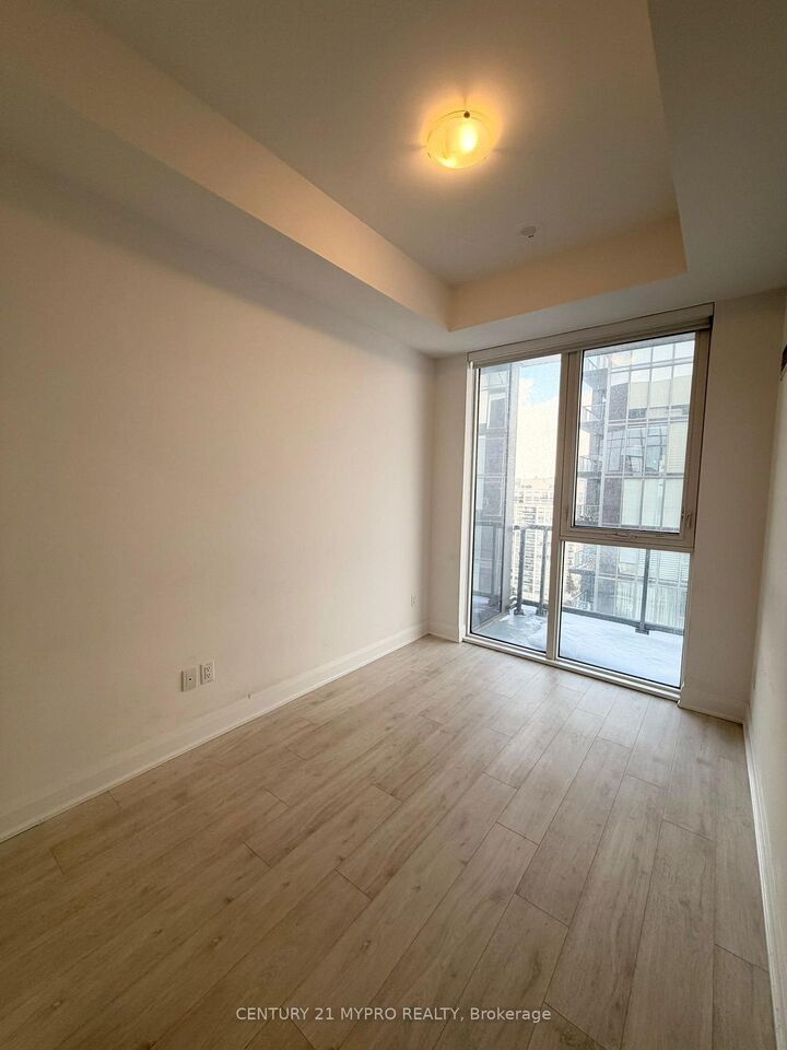 Property Photo:  10 Gatineau Drive 1605  ON L4J 0L2 