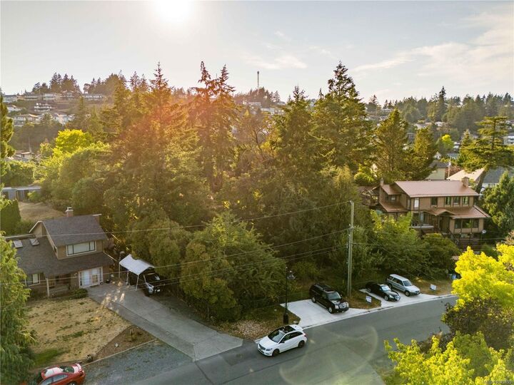 3366 Mary Anne Cres #B — photo 1