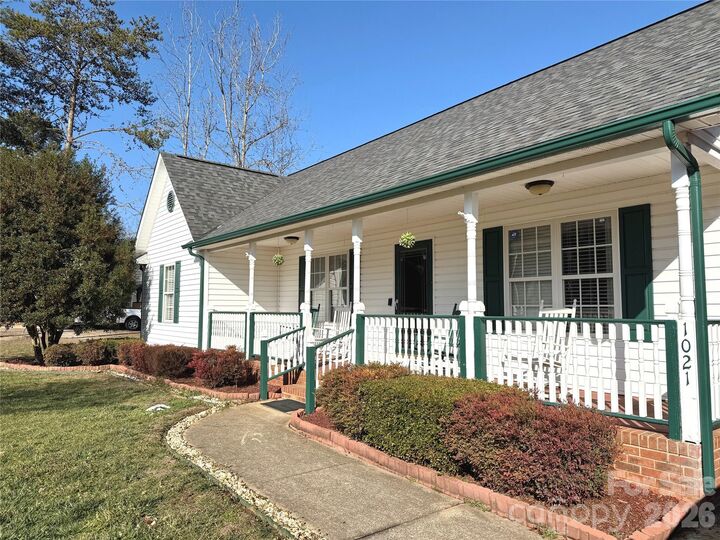 Property Photo:  1021 Courtney Cove Court  NC 28052 