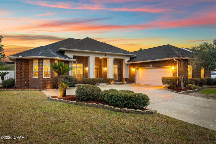 Property Photo: 140 Cottonwood Circle FL 32444
