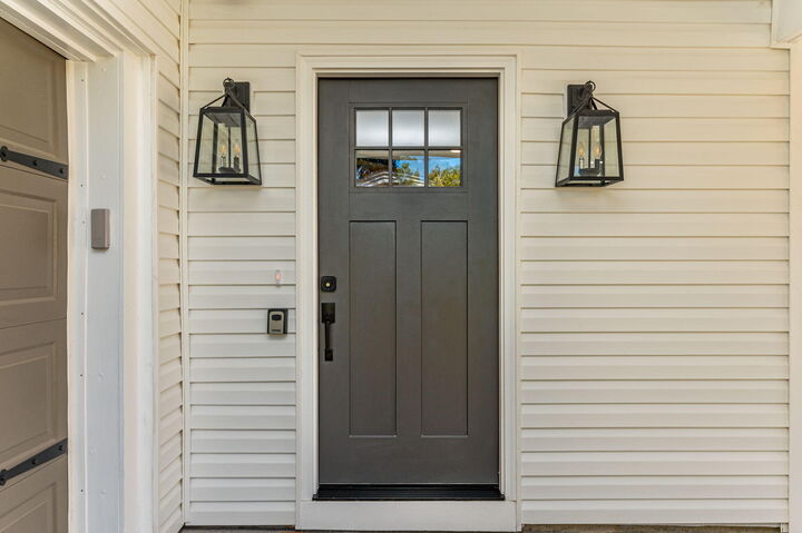 Property Photo: 342 SE Hollywood Boulevard FL 32548