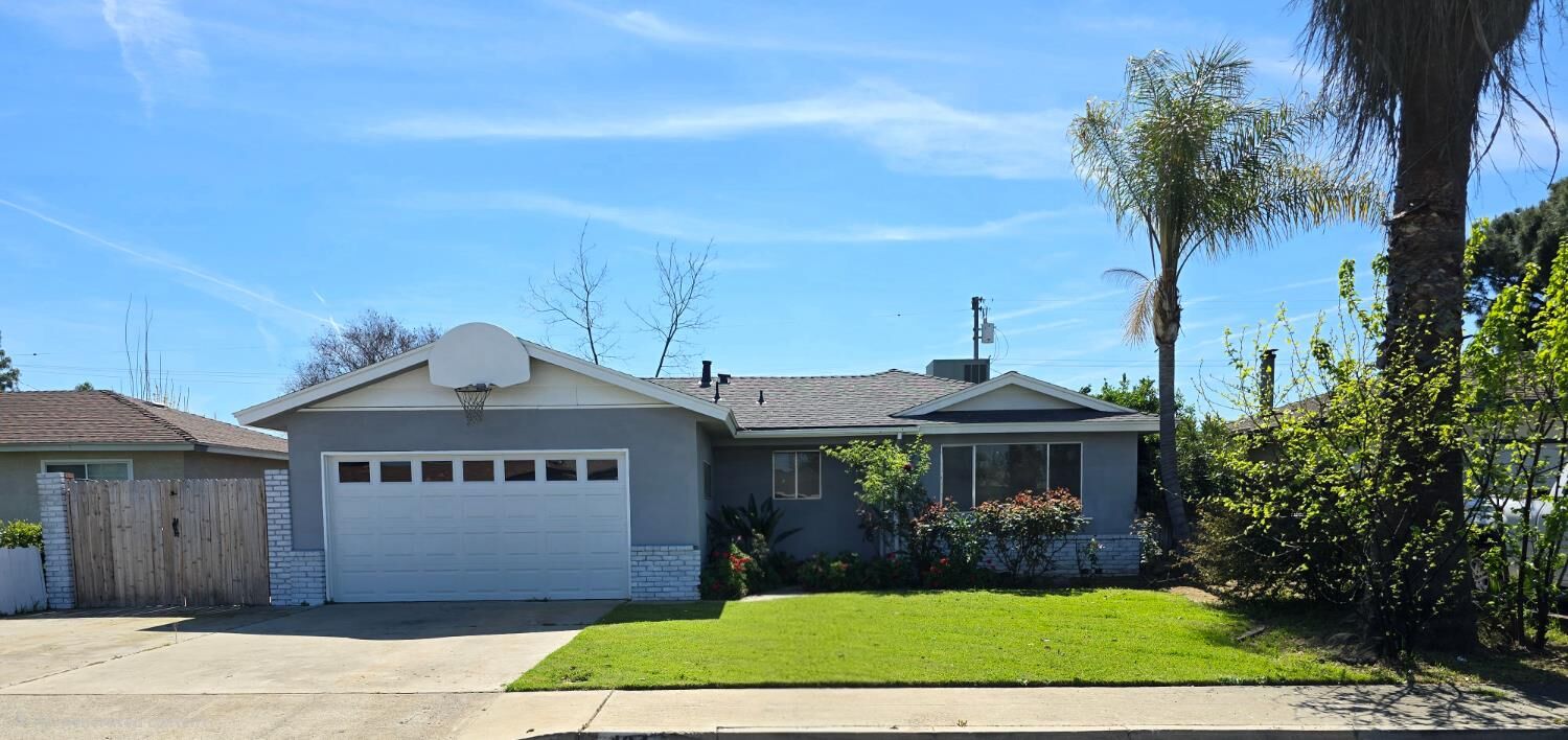 Property Photo:  424 W Rialto Avenue  CA 93612 
