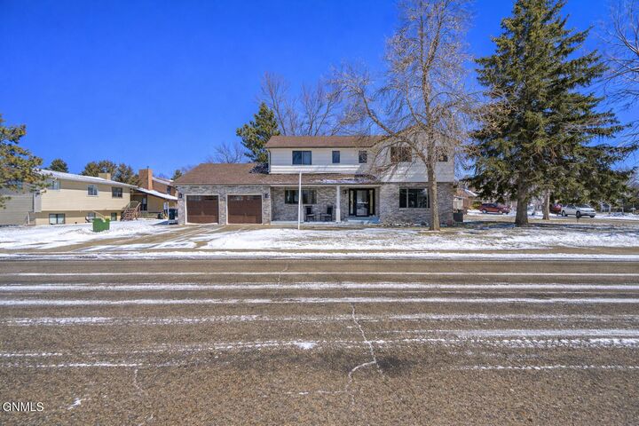 Property Photo:  3505 Overlook Drive  ND 58503 