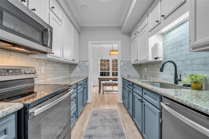 Property Photo:  600 Wilcrest Drive 68  TX 77042 