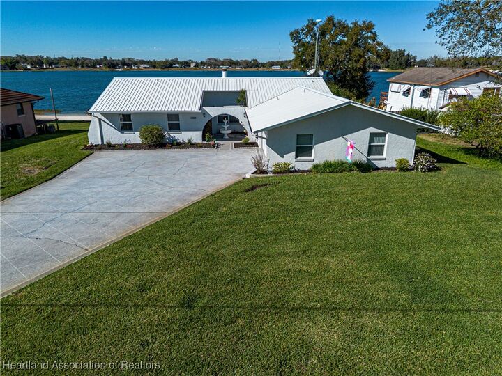 Property Photo: 1369 NE Viola Road FL 33825