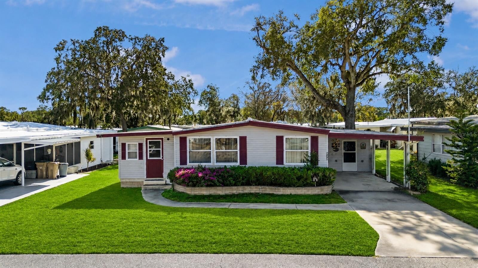 Property Photo: 512 Palo Verde Drive FL 34748